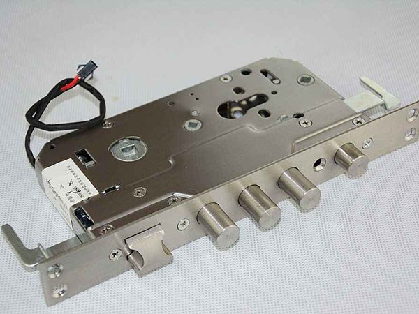 溫州配汽車鑰匙(防盜門開(kāi)鎖電話)